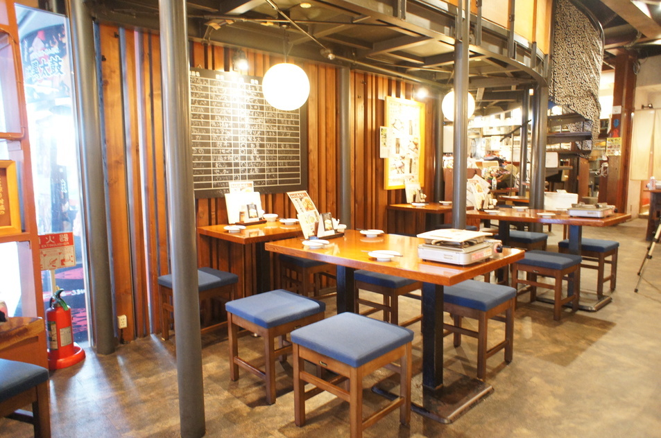 AP B.CUEが運営する《芝浦食肉 池袋東口店》